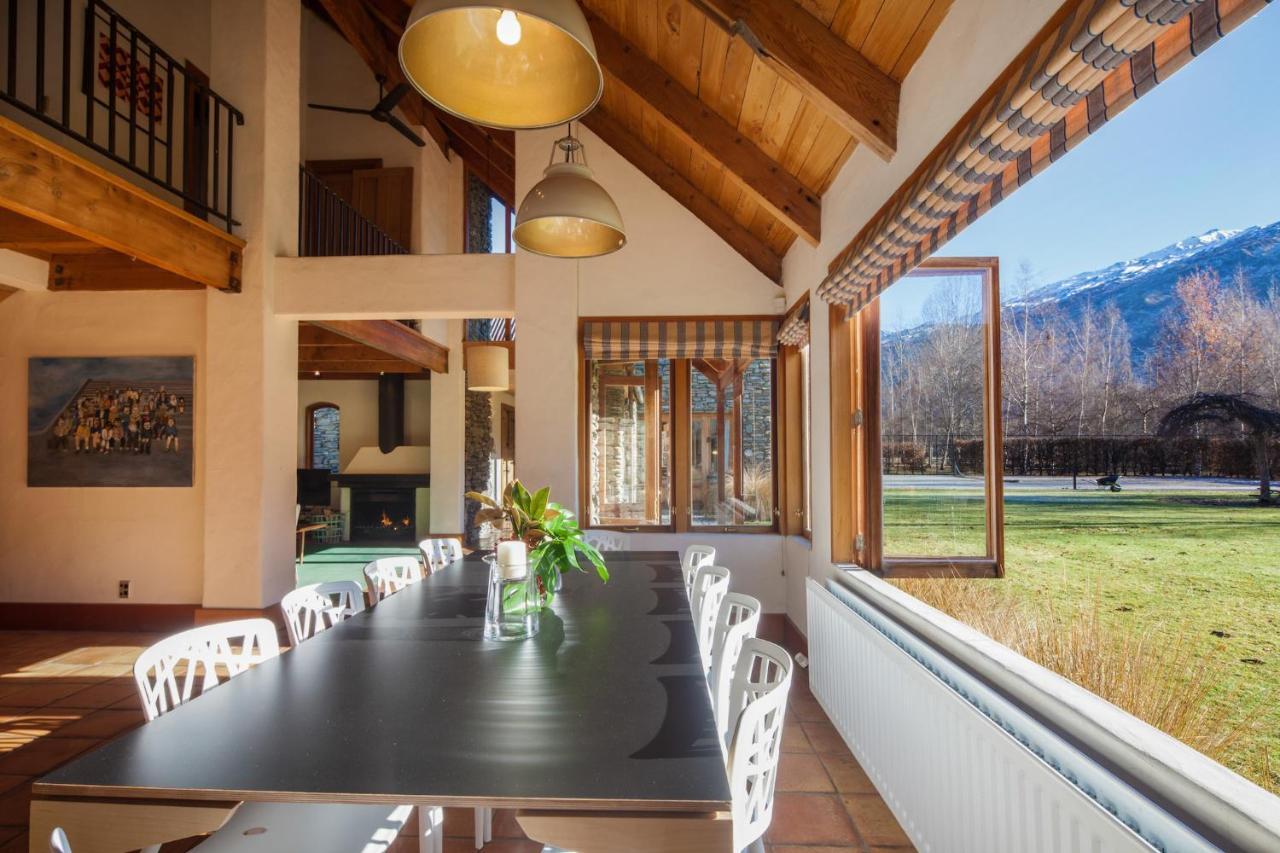 Wharenui Holiday Home By Majordomo Arrowtown Room photo